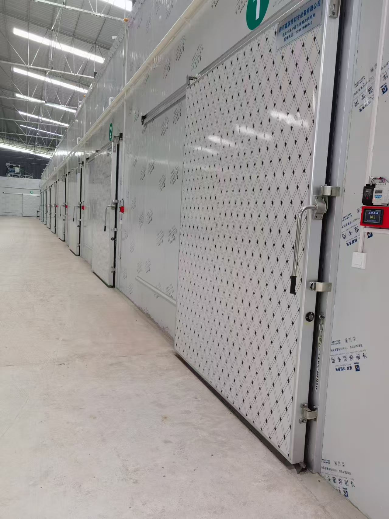 现场记录03 多间冷库门体